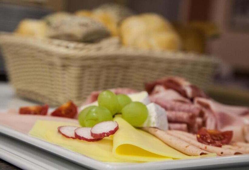 标准间带阳台, Garni Hanni