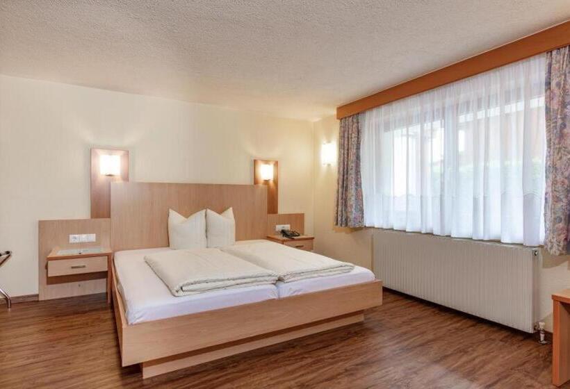 标准间带阳台, Garni Hanni