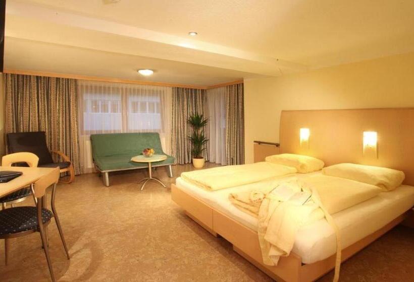 标准间带阳台, Garni Hanni