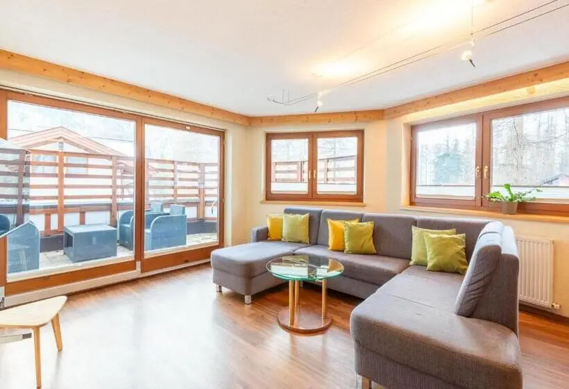 ３ベッドルームアパートメント, Garni Hanni