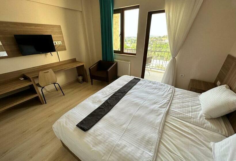 اتاق لوکس خانوادگی, Köşk