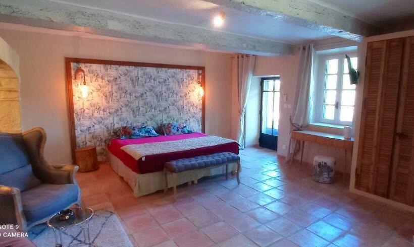 اتاق لوکس با تخت بزرگ, Le Mas Neuf 1752