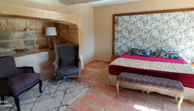 اتاق لوکس با تخت بزرگ, Le Mas Neuf 1752