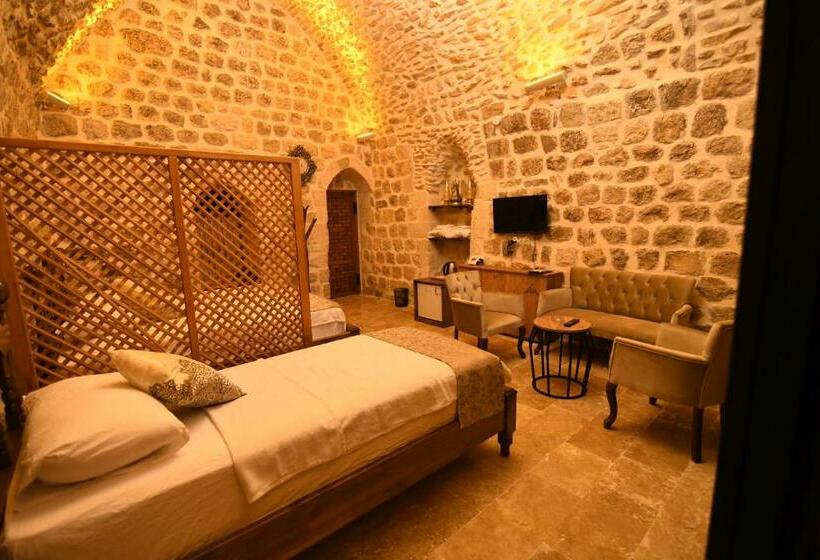 اتاق راحتی سه تخته, Hanedan Konağı Butik Otel