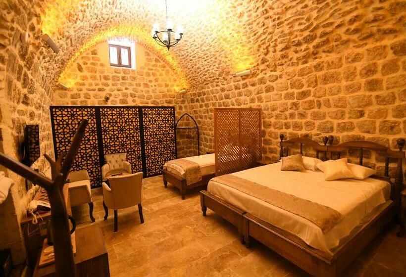 اتاق راحتی سه تخته, Hanedan Konağı Butik Otel