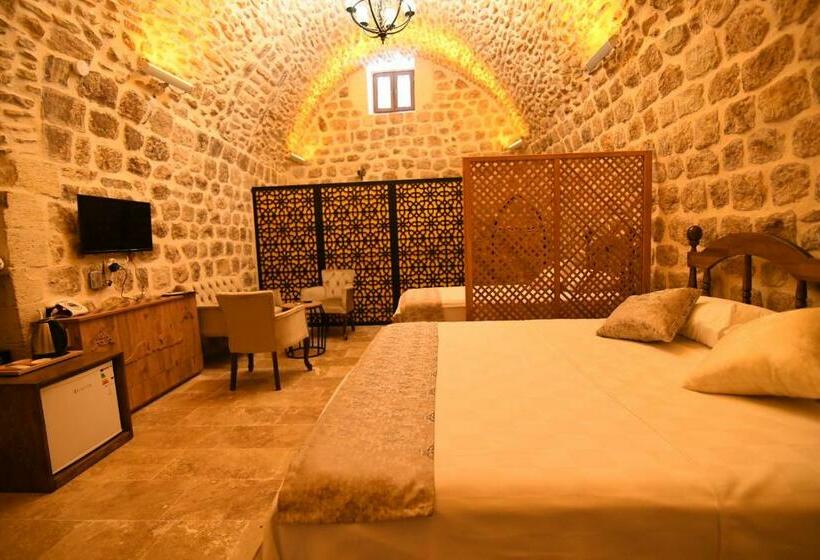 اتاق راحتی سه تخته, Hanedan Konağı Butik Otel