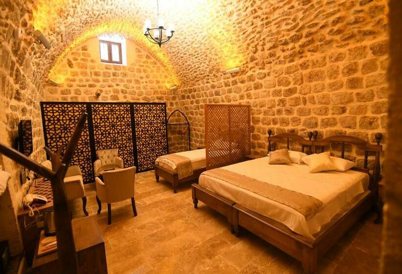 اتاق راحتی سه تخته, Hanedan Konağı Butik Otel