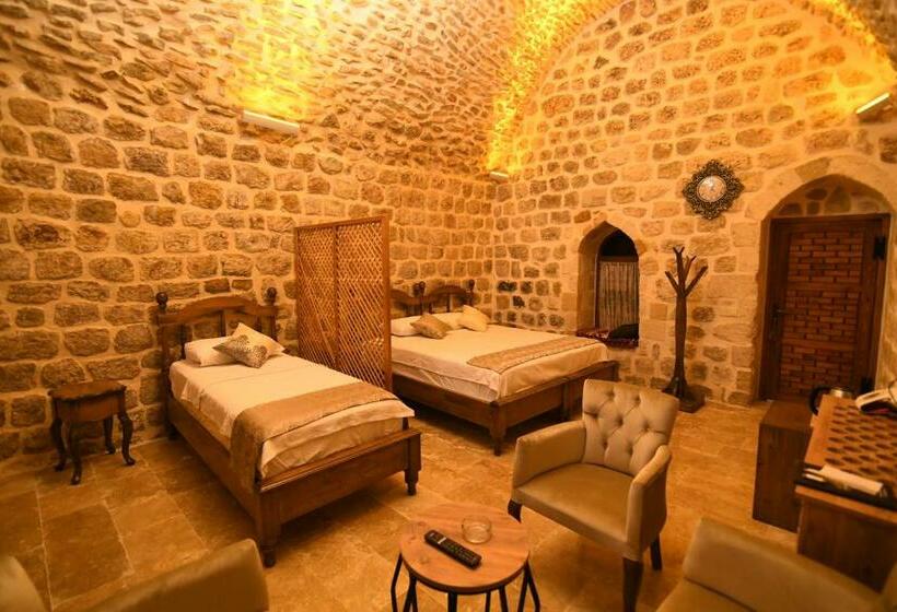اتاق راحتی سه تخته, Hanedan Konağı Butik Otel