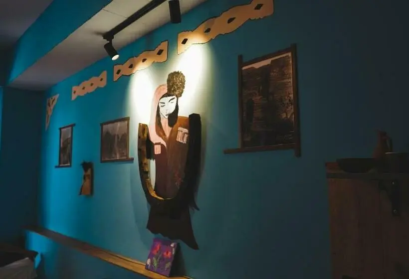 اتاق استاندارد سه نفره, Fiten House