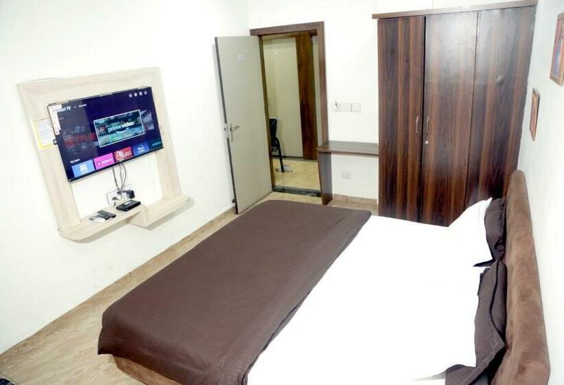 اتاق سوپریور با تخت بزرگ, Kiwi Inn