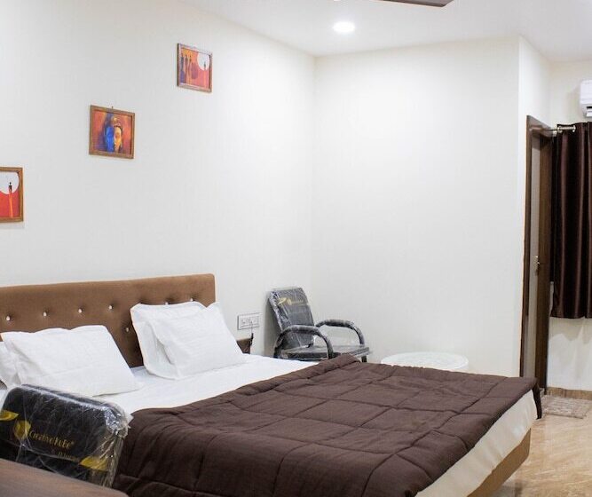 اتاق لوکس, Kiwi Inn