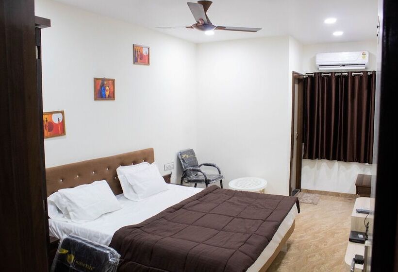 اتاق لوکس, Kiwi Inn