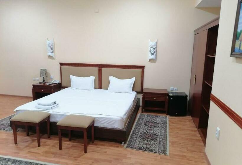 Номер Deluxe, Sarbon Plaza