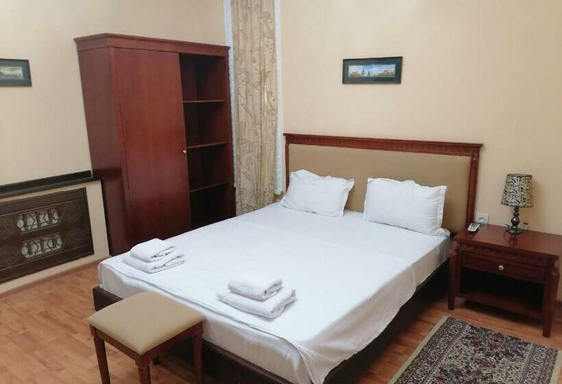 Номер Deluxe, Sarbon Plaza