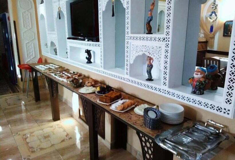 Номер Deluxe, Sarbon Plaza