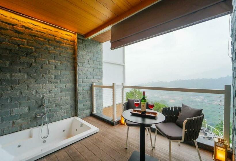 带按摩浴盆的套房, Anantam Resort & Spa