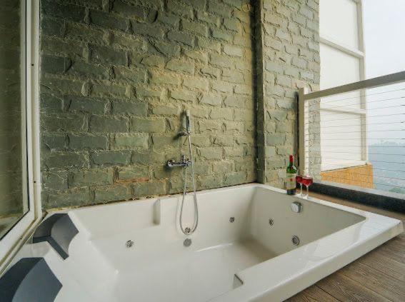 带按摩浴盆的套房, Anantam Resort & Spa