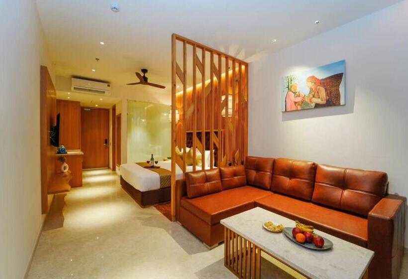 带按摩浴盆的套房, Anantam Resort & Spa