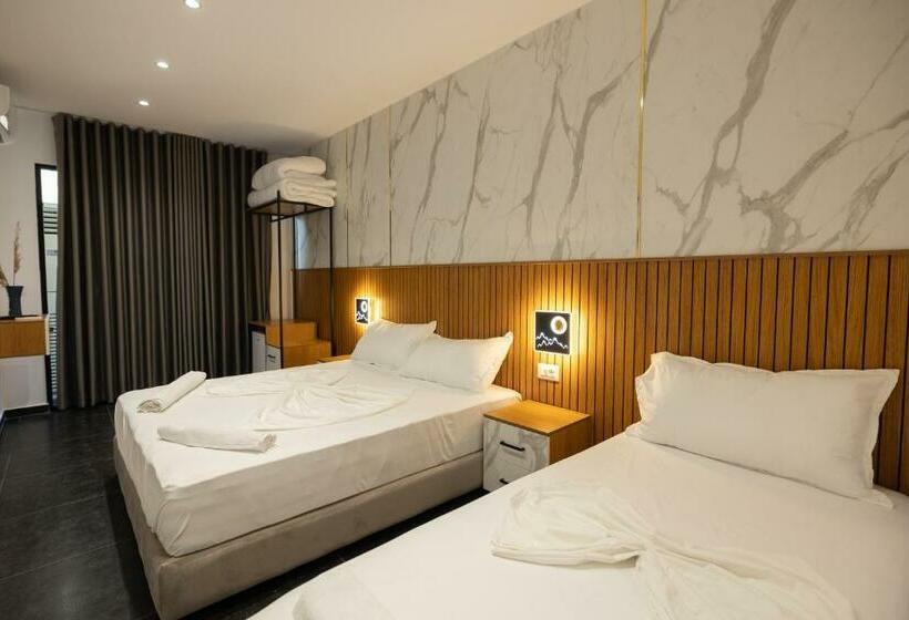 デラックストリプルルーム, Aglon Twin S