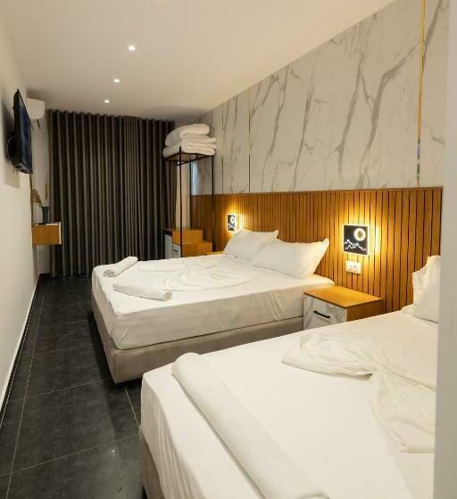 デラックストリプルルーム, Aglon Twin S