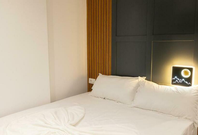 デラックストリプルルーム, Aglon Twin S