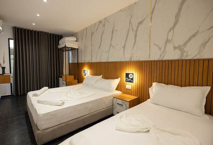 デラックストリプルルーム, Aglon Twin S