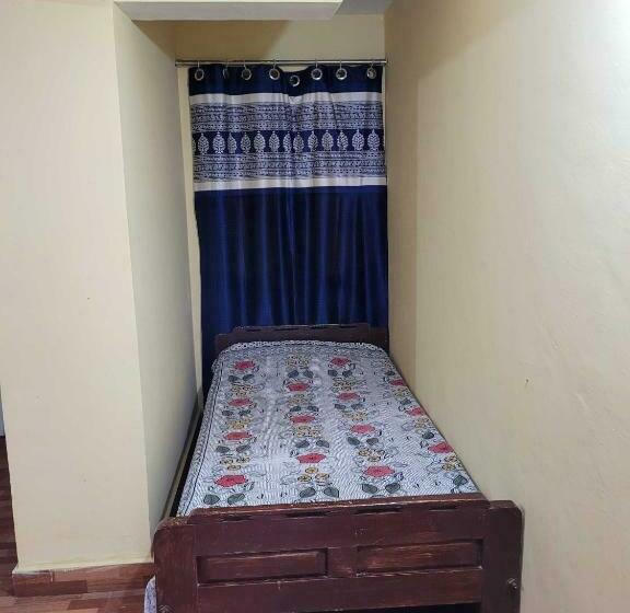 トリプルクラシックルーム, Oyo Rage Roodies Camping