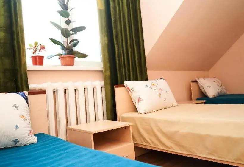 اتاق کلاسیک سه تخته, Nomad Hostel