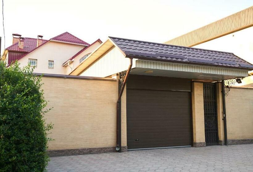تختخواب در اتاق مشترک, Nomad Hostel