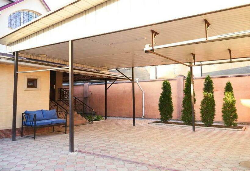 تختخواب در اتاق مشترک, Nomad Hostel