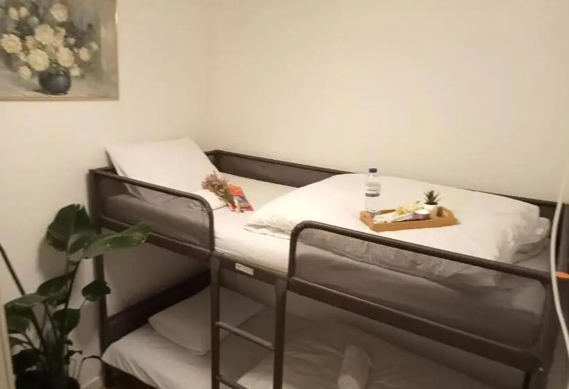 اتاق استاندارد یک تخته با سرویس بهداشتی مشترک, Sylhet Bnb