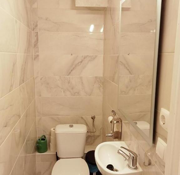 اتاق خانوادگی با سرویس بهداشتی مشترک, Sylhet Bnb