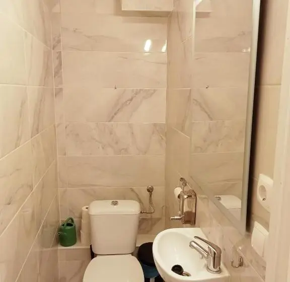 اتاق خانوادگی با سرویس بهداشتی مشترک, Sylhet Bnb