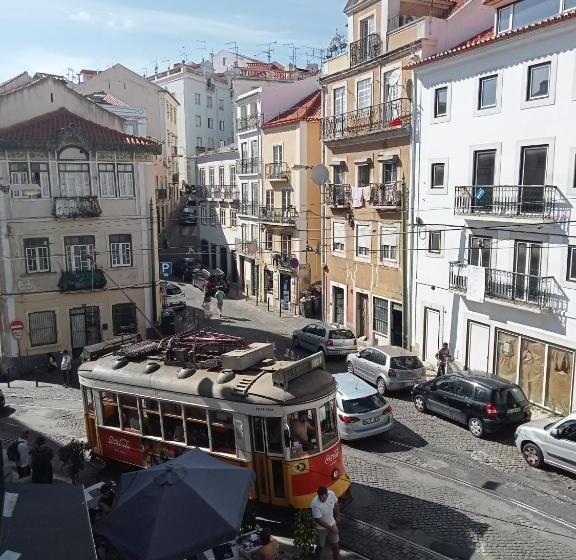 اتاق خانوادگی با سرویس بهداشتی مشترک, Sylhet Bnb