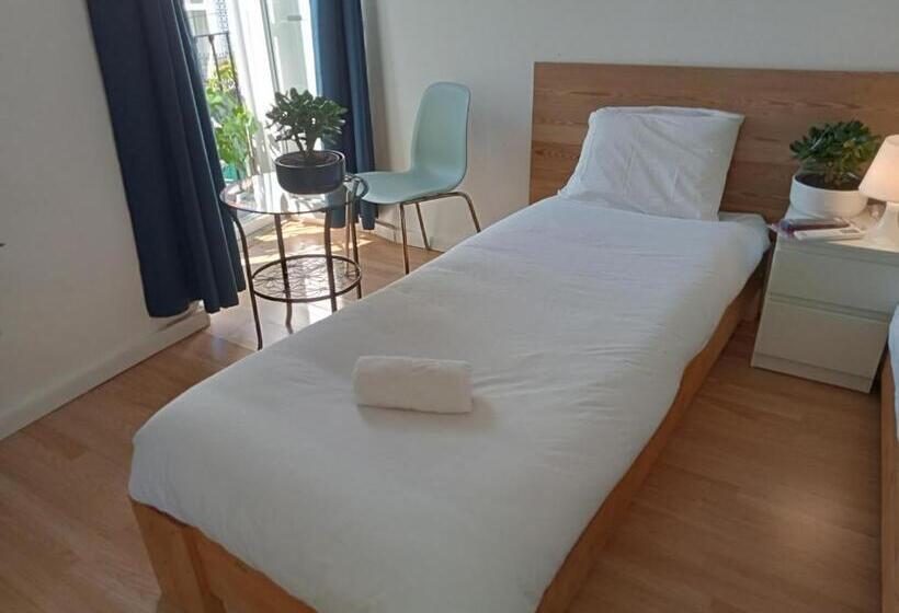 اتاق خانوادگی با سرویس بهداشتی مشترک, Sylhet Bnb