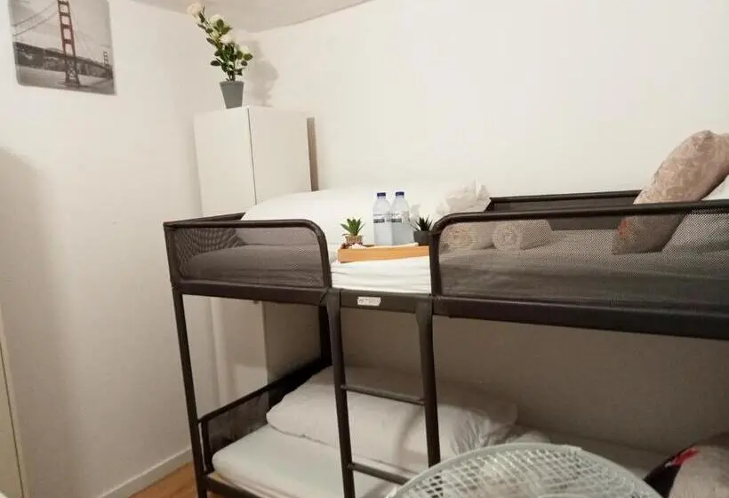 اتاق استاندارد با سرویس بهداشتی مشترک, Sylhet Bnb