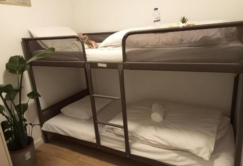 اتاق استاندارد با سرویس بهداشتی مشترک, Sylhet Bnb