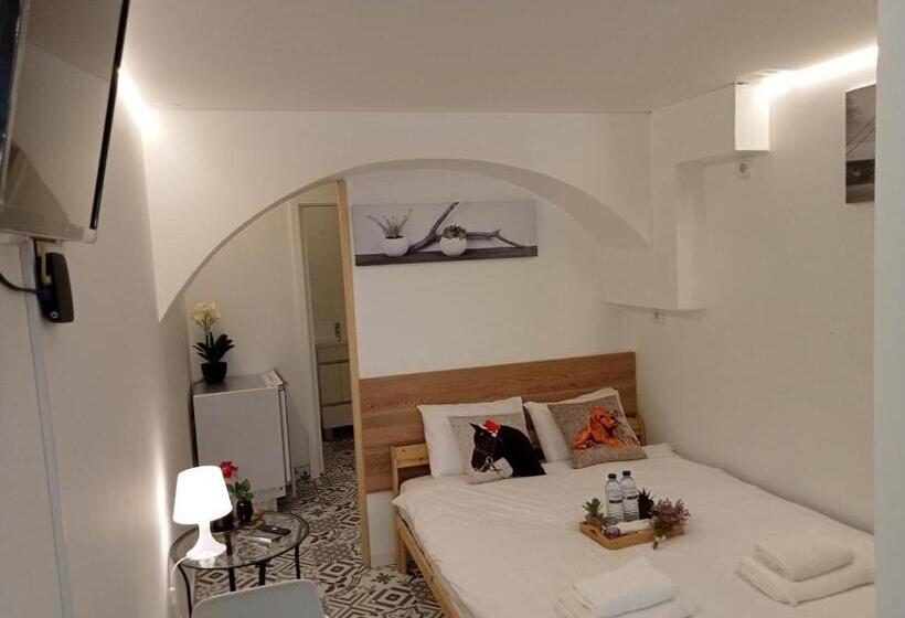 اتاق خانوادگی, Sylhet Bnb