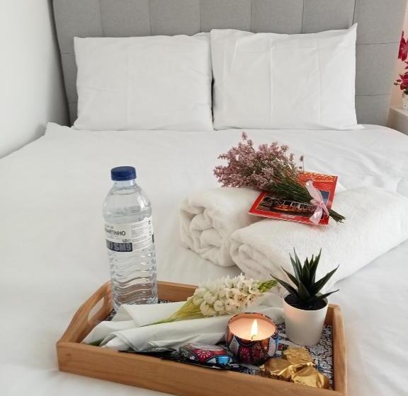 اتاق استاندارد یک تخته با بالکن, Sylhet Bnb