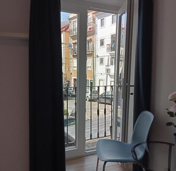 اتاق استاندارد با بالکن, Sylhet Bnb