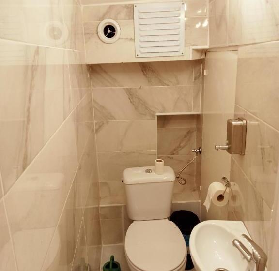 اتاق استاندارد با بالکن, Sylhet Bnb