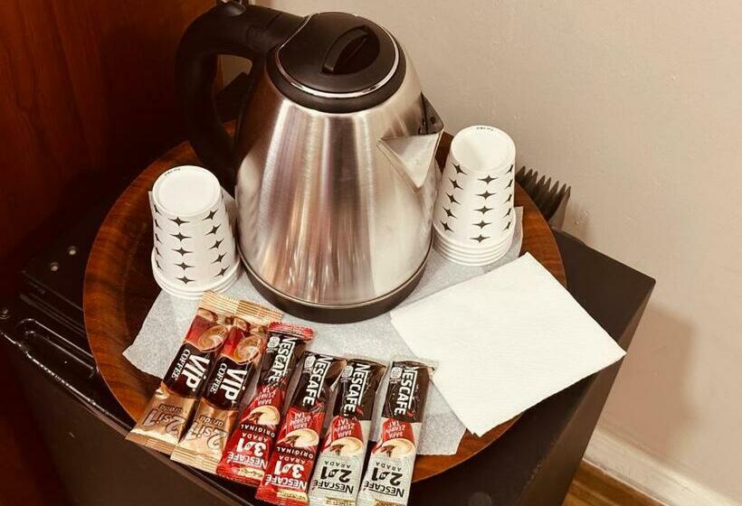 Habitación Triple Estándar, Yunus Otel