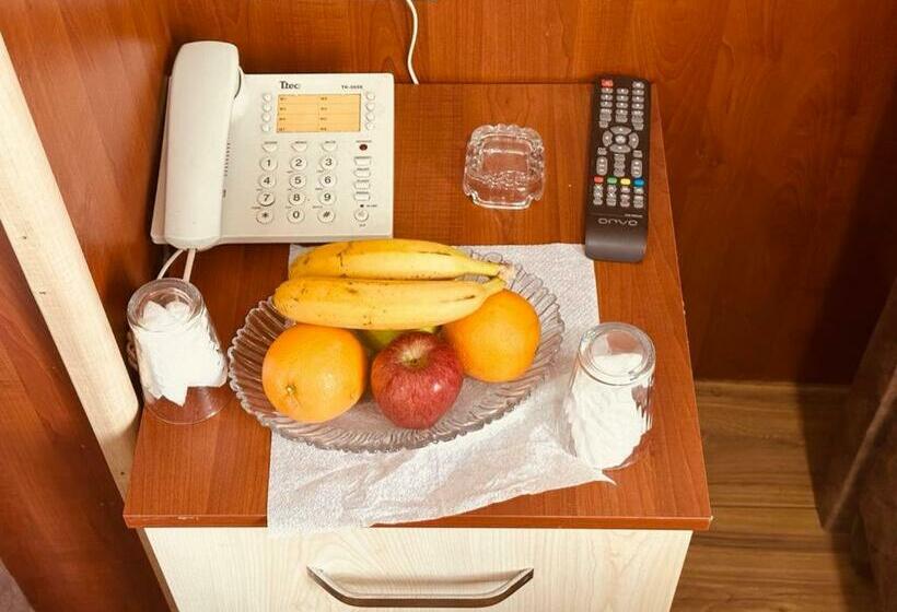 Habitación Triple Estándar, Yunus Otel