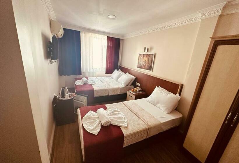 Habitación Triple Estándar, Yunus Otel