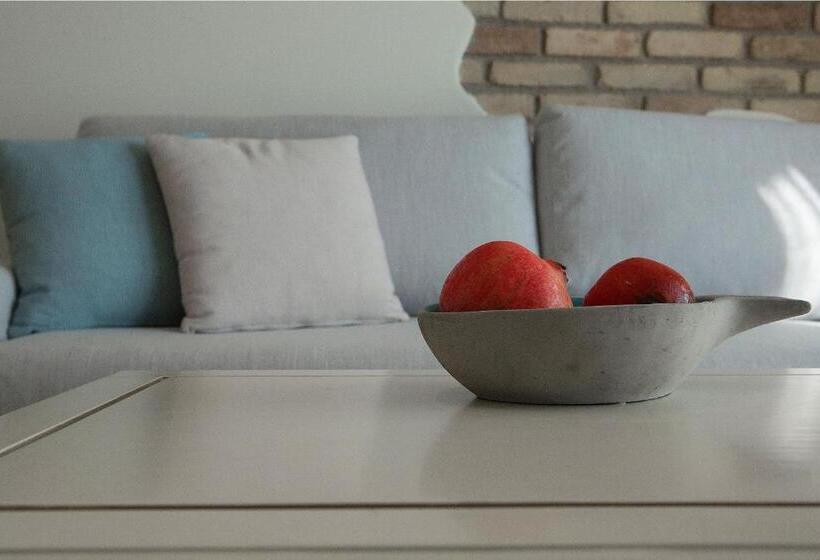 سوییت جونیور با چشم‌انداز جانبی دریا, Delfino Blu Wellness Boutique