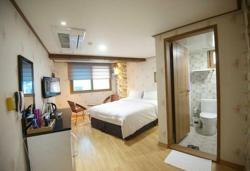 Camera Standard, Dorcas Tourist Hostel