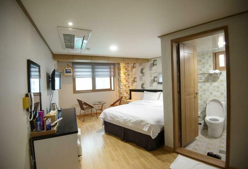 Номер Стандарт, Dorcas Tourist Hostel