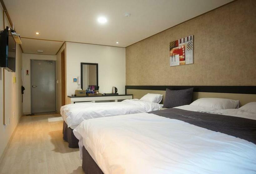 Номер Deluxe, Dorcas Tourist Hostel
