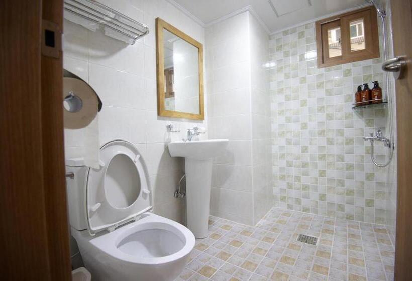 Номер Стандарт с Койками, Dorcas Tourist Hostel