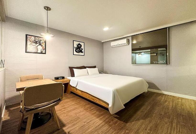 Chambre Standard, Box